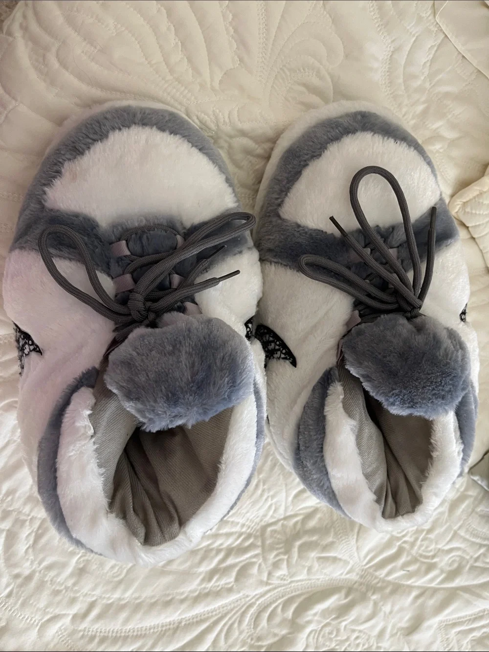 Nike air Jordan white and Gray Plush Boo Pom -Pom Slipper Shoes slipper Nike